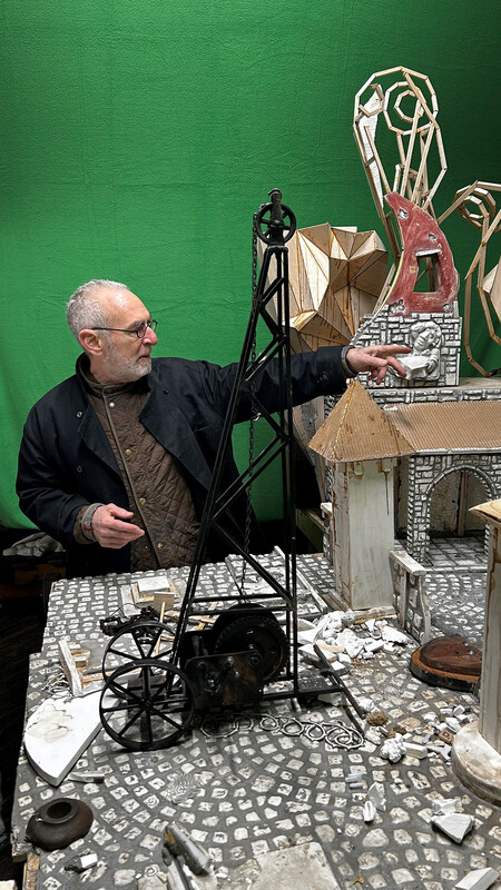 Jay Bolotin in his Cincinnati studio, 2023. Photo credit: Michael Solway.