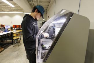 student at 3d printer