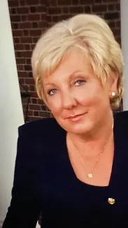 Headshot of Vicki McVay