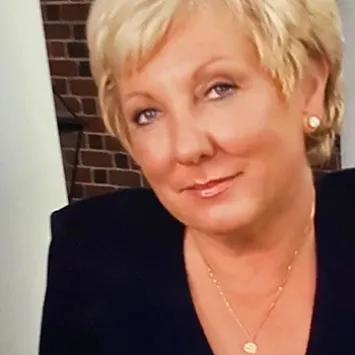 Headshot of Vicki McVay