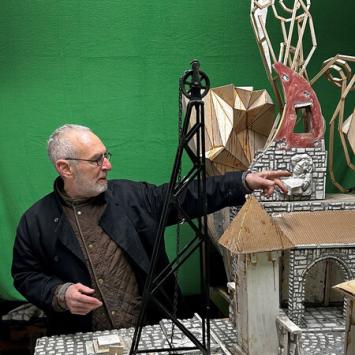 Jay Bolotin in his Cincinnati studio, 2023. Photo credit: Michael Solway. 